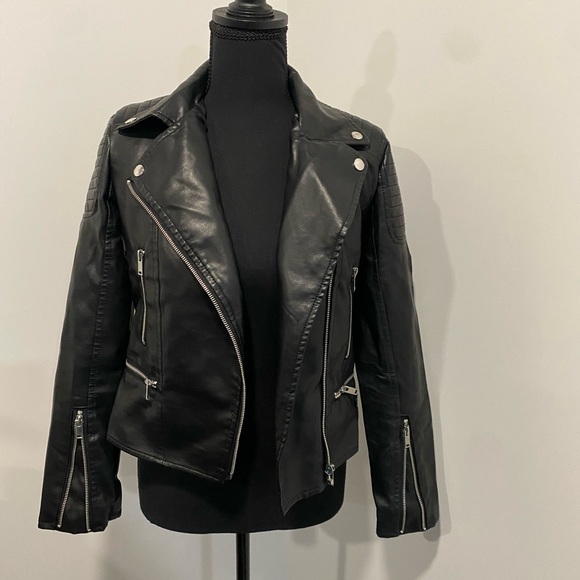 Faux leather jacket in Size Small from SHEIN in excellent condition! - Picture 2 of 9